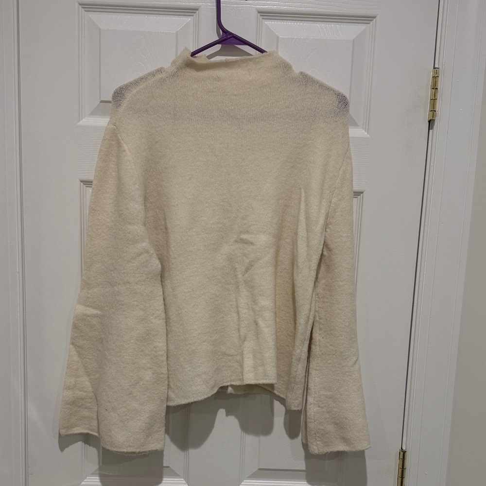 Elegant Cream Turtleneck Sweater - Picture 3 of 3
